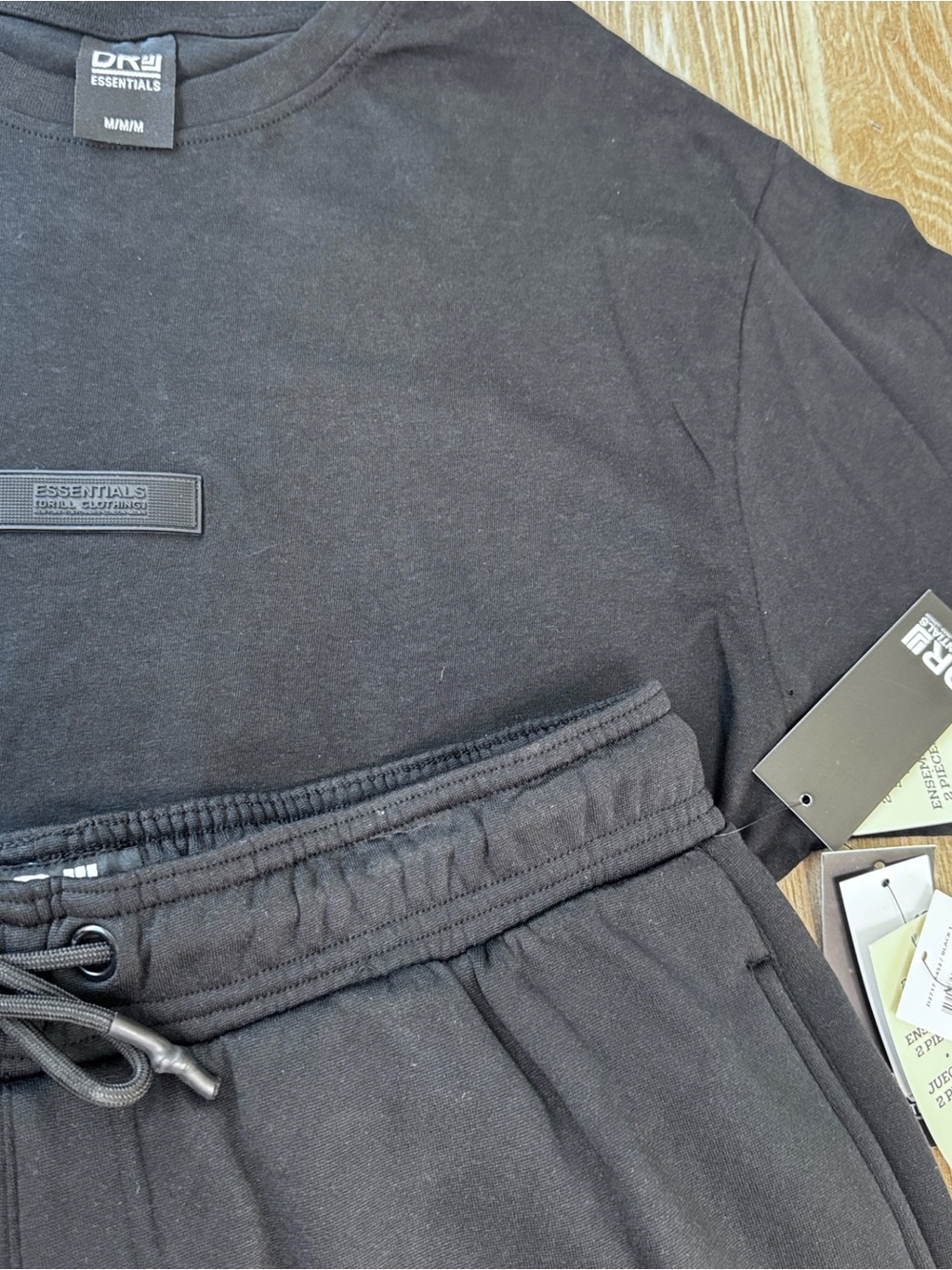 Black Essentials T-Shirt and Shorts Set M - Picture 2 of 11